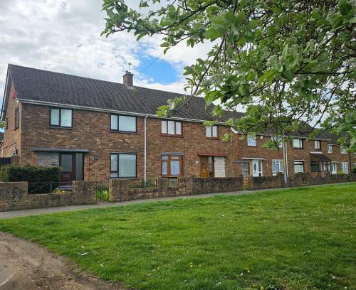 Gravesend Casa | Peace and Love House