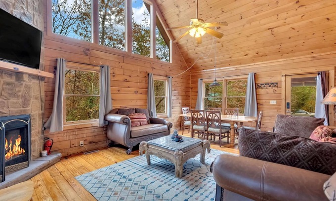 Sevierville Casa | Peace and Quiet 15 min to the Downtown PF