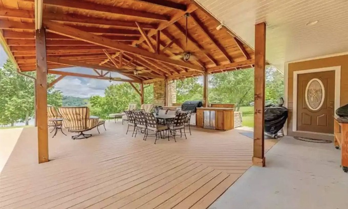 Bentonville - Fayetteville Casa | Peace at The Pines: Leisure on the Lake