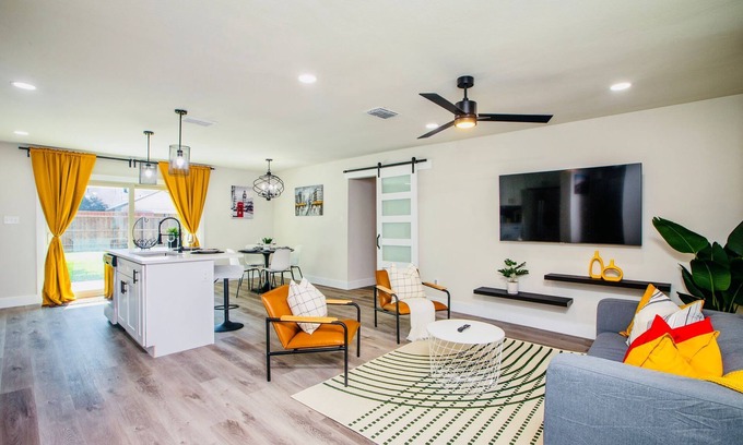 The Colony Casa | Peace Cottage - A Cozy & Modern 3-bedroom house designed with love.