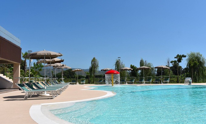 Casal Velino Apartamento | Peace in Hyéle: Apartment with Breathtaking Garden and Enchanting Pool!