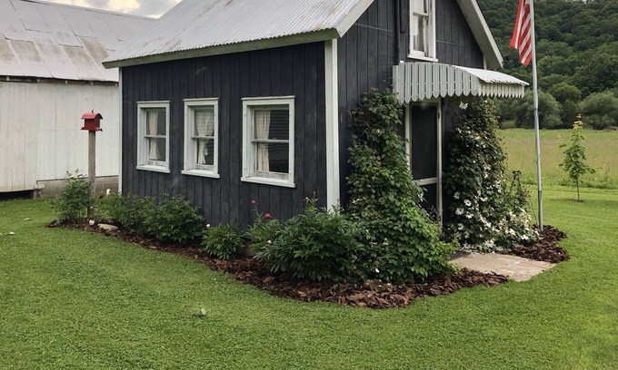 Cashton Cabina | Peace in the Valley Rustic Rentals