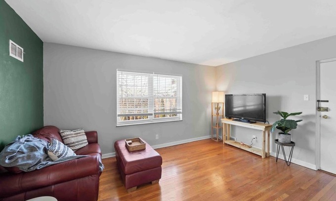 St. Louis Hills Apartamento | Peace & Quiet In STL *Free Parking*