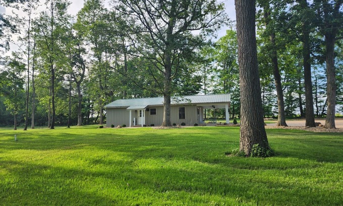 Mount Vernon Cabaña | Peaceful 1-bedroom cottage with WiFi, AC in the country