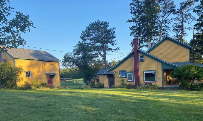 Honesdale Otro | Peaceful 1811 farmhouse with beautiful views and inground pool