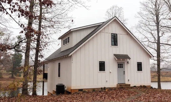 Travelers Rest Cabina | Peaceful 2-bedroom cabin with WiFi, AC in awesome Travelers Rest