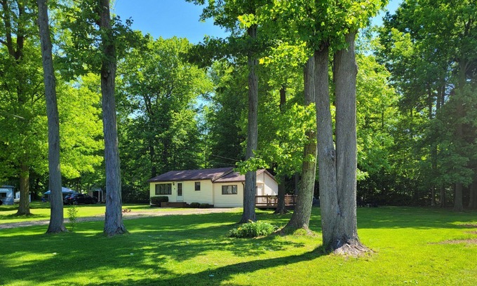 Pymatuning North Cabaña | Peaceful 2 bedroom cottage close to the lake.