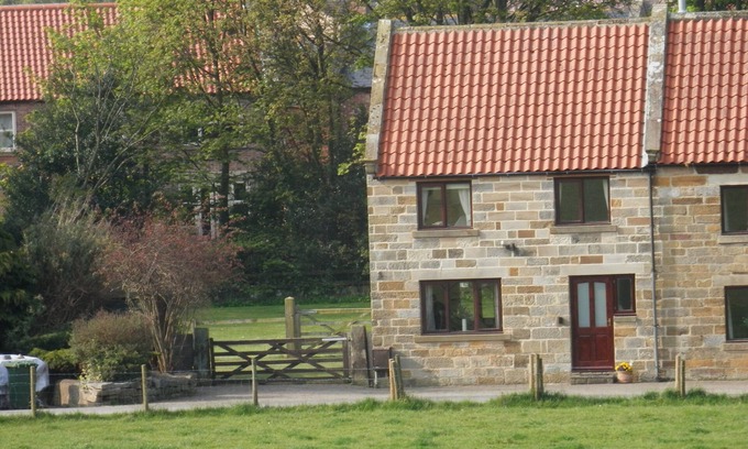 Briggswath Cabaña | Peaceful 2 bedroom cottage in rural location 3 miles from Whitby