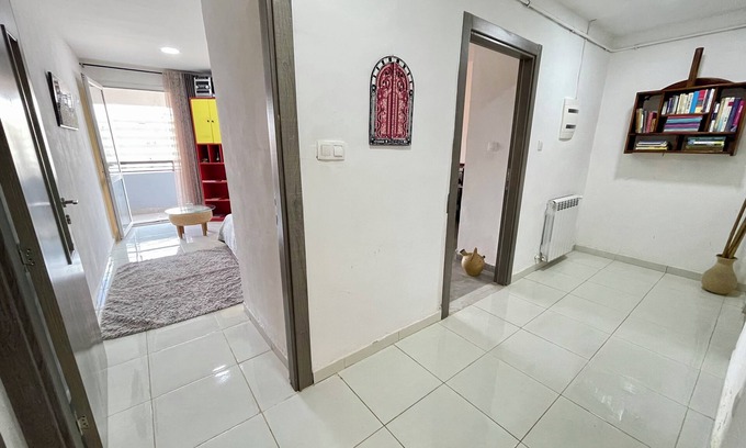 Bir El Djir Apartamento | Peaceful 2-Bedroom Apartment with Open Living & Balcony – Family Only