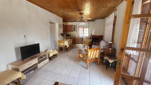 Agia Triada Casa | Peaceful 2-bedroom house 800m from beach