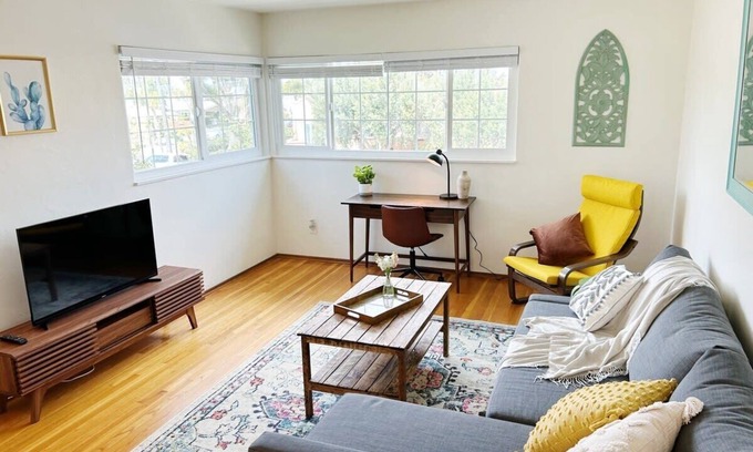 Kensington Condominio | Peaceful 2 bedroom upstairs unit!