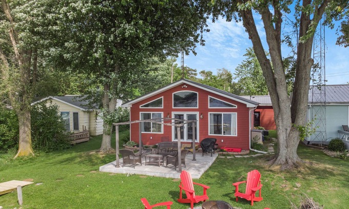 Deedsville Casa | Peaceful 2br/1ba Waterfront Home on Nyona Lake