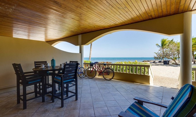 Placentia Villa | Premium-Vista a la playa-Villa-Baño en la habitacion-LP 8B