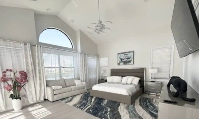 Greenview Shores Casa | Peaceful 3/2 Wellington Lakeside Home