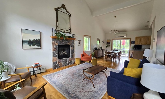 Athens Casa | Peaceful 3-bedroom/3 bath house in Athens Lake Community