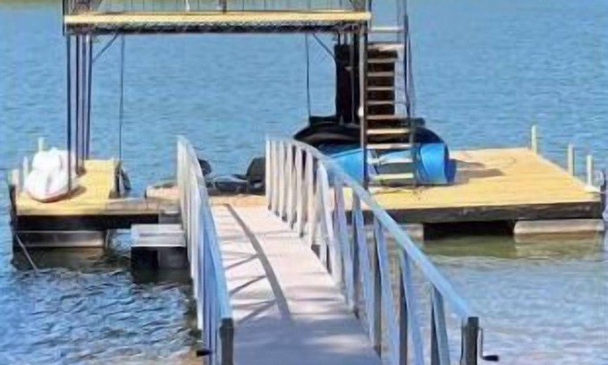 Dawsonville Casa | Peaceful 3 bedroom lakehouse w/private wooded lot.