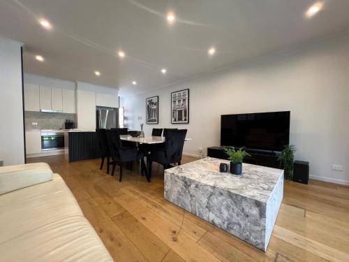 Nundah Apartamento | Peaceful 3BR 2BA with Parking Near Airport and CBD