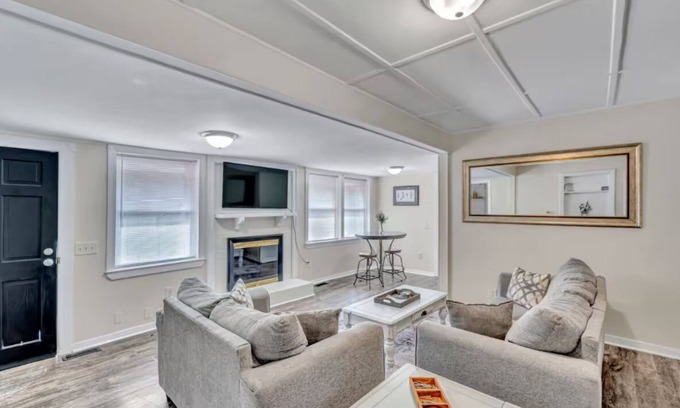 Raleigh Casa | Peaceful 3BR Farmhouse Dog-Friendly Yard & Near Downtown Raleigh