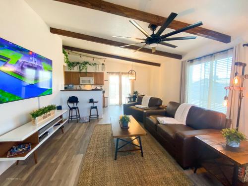 Yuma Casa | Peaceful, 3BR+King Home W/BBQ, Fire Pit & Huge TV!
