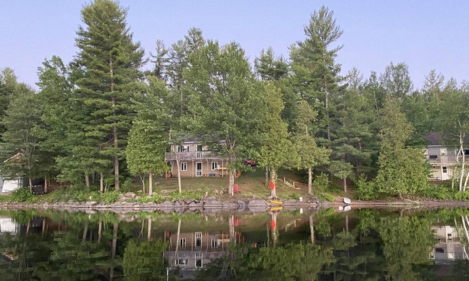 Petawawa Cabaña | Peaceful 4 season cottage on the shores of the Petawawa River