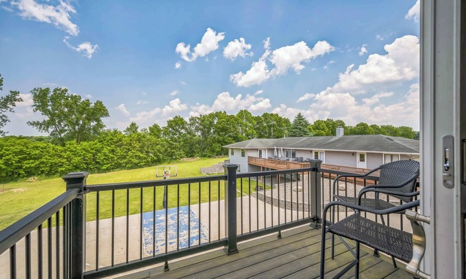 Grass Lake Apartamento | Peaceful 4BR Barn Loft Escape