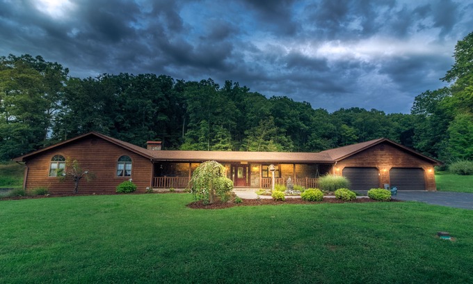 Peebles Casa | Peaceful 8 Bedroom 5 Bath w/patio bar-grill and swimming pond