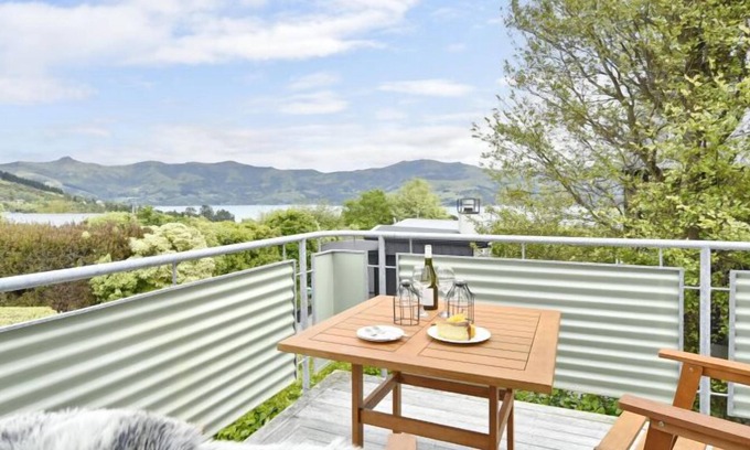 Akaroa Casa | Peaceful Akaroa Retreat - pet friendly