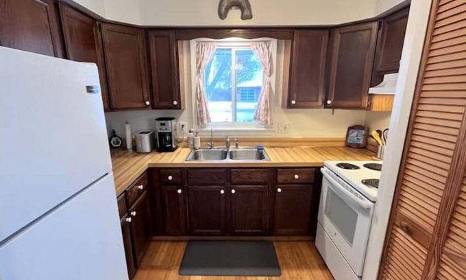 Hamburg Township Cabaña | Peaceful All Seasons Lakehouse On Private Lake