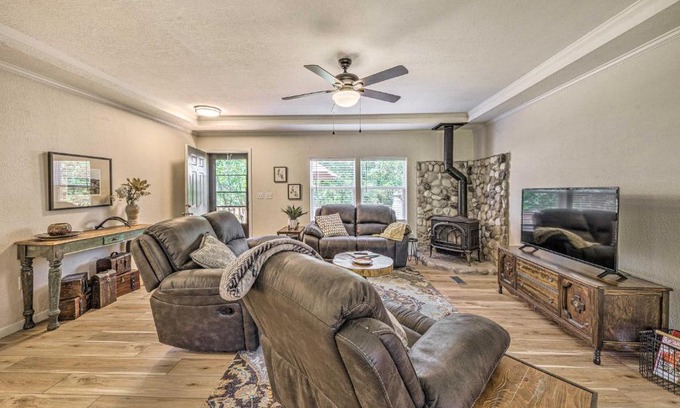 Alto Casa | Peaceful Alto Home with Deck about 12 Mi to Ski Apache!