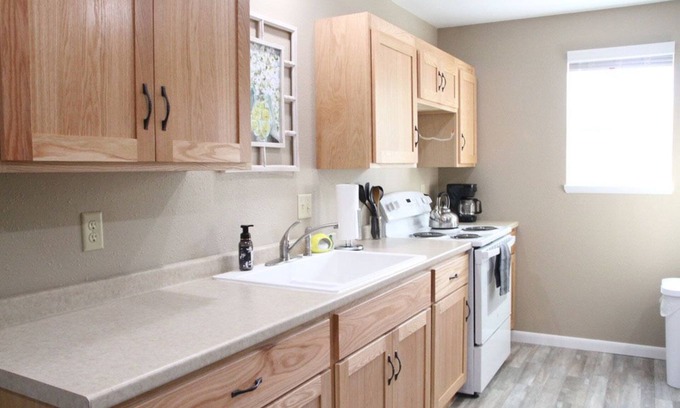 Lake City Condominio | Peaceful and beautiful 2 bedroom 1 bathroom condo with full kitchen.