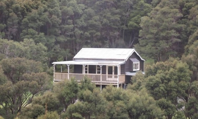 Tora Cabina | Un retiro privado de arbustos, a solo 35 minutos de Martinborough