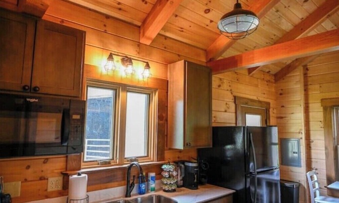 Pacific Cabina | Peaceful and cozy equestrian saturated retreat