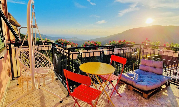Sestri Levante Apartamento | Peaceful and cozy home on the hills of Sestri Levante with amazing sea view.