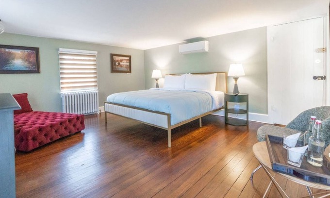 Lambertville Casa | Peaceful and Cozy Room Combo in Lambertville