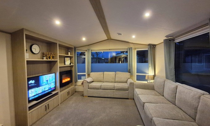 Ringwood Casa | Peaceful and fun family stay with entertainment, swimming and more. Dogs welcome