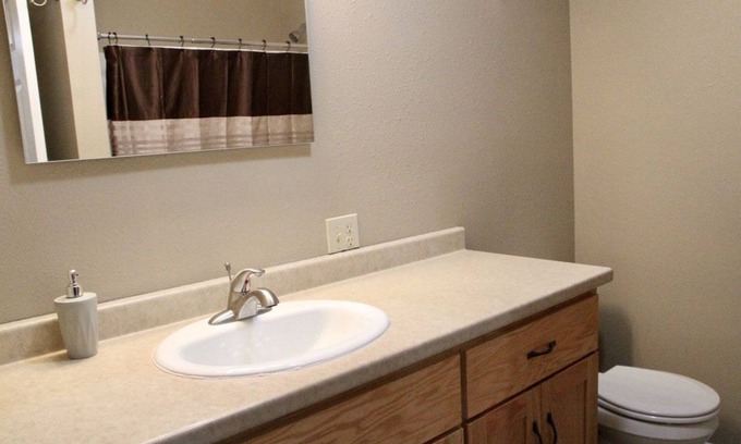 Lake City Apartamento | Peaceful and one block from city square!
