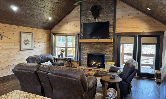 Copperhill Cabina | Peaceful and pristine newly built cabin perfectly located near the Ocoee River