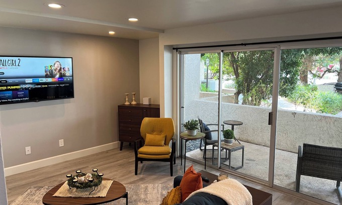 The Lakes Condominio | Peaceful and Private 2-bedroom Lakeview Condo with Resort Amenities and Wi-Fi