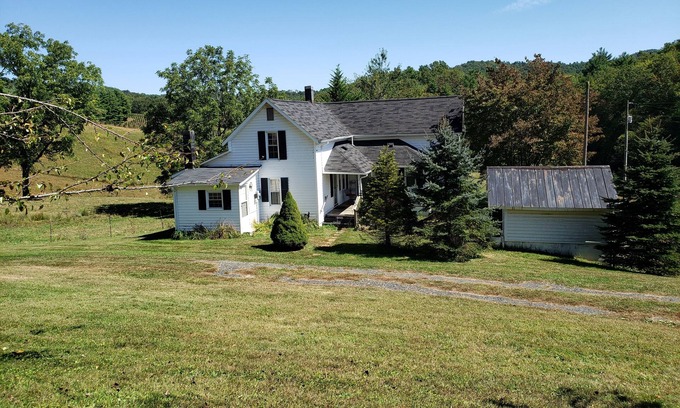 Jefferson Casa | ¡Mira las vacas en el pasto junto a esta auténtica granja de 1922!