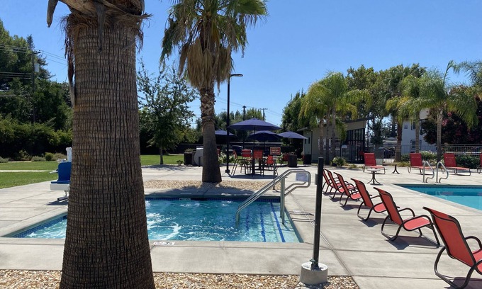 Southeastern Sacramento Apartamento | Peaceful and Spacious 2 bedroom 2 bathroom Unit