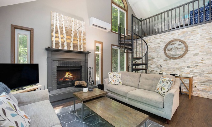 Bellaire Cabina | Peaceful and Updated Cabin with Loft and Fireplace at Schuss Village - Sleeps 6