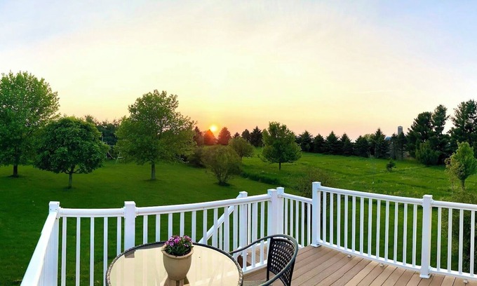 Marshfield Condominio | Peaceful and updated guesthouse located in the central Wisconsin countryside