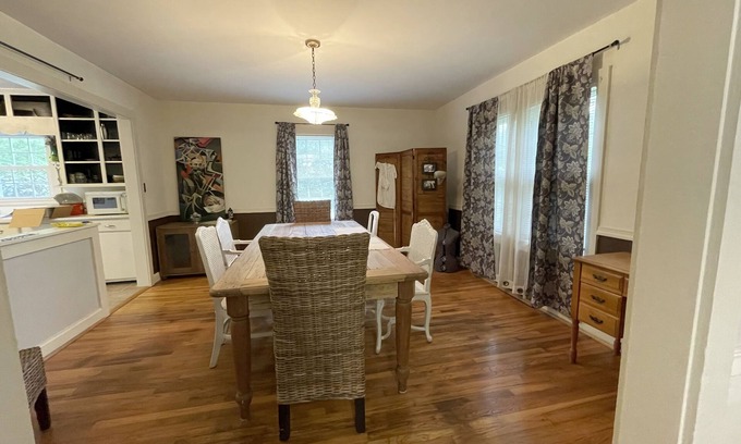 Whitsett Cabaña | Peaceful Artist's Country Cottage in Whitsett