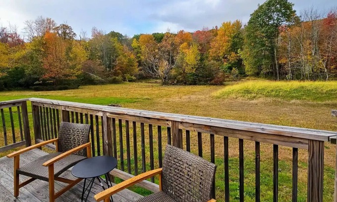 Mountain Dale Cabina | Peaceful, Beautiful, & Great Location! Enjoy your stay at Foxtrot 2!