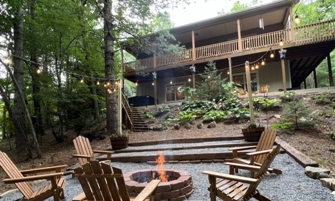 Hiawassee Cabina | Peaceful "Black Bear Mountain Retreat" Cabin N. GA
