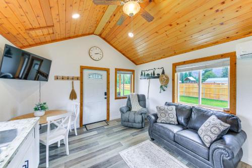 Bonners Ferry Casa | Peaceful Bonners Ferry Cabin with Deck and Mtn Views!