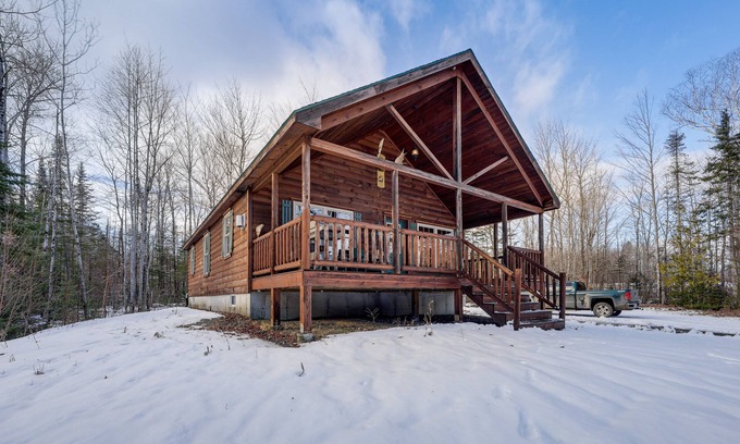 Bradford Cabina | Peaceful Bradford Cabin w/ Pond & Covered Deck!