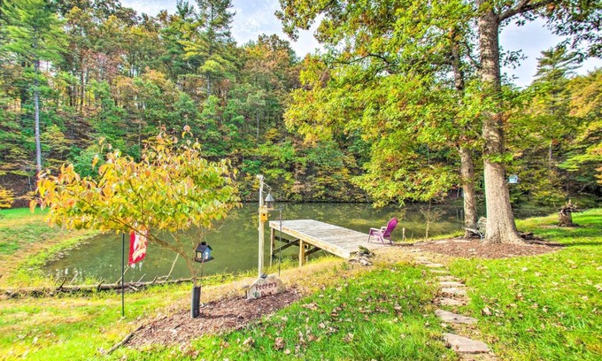 Broadway Casa | Peaceful Broadway Cottage on the Pond!