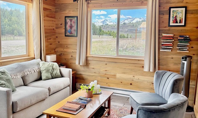 East Glacier Park Cabina | Peaceful Cabin w/ Waterfall near Glacier Natl Park