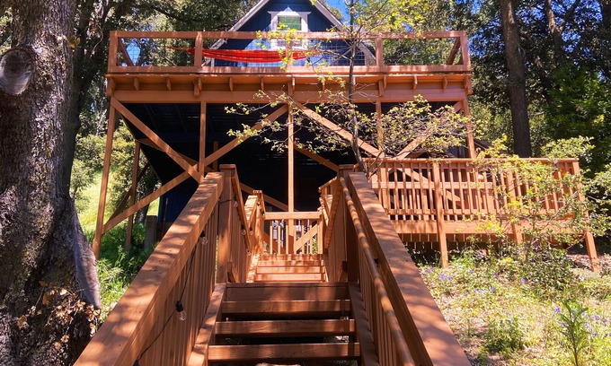 Crestline Cabina | Peaceful cabin among oaks. Perfect for relaxing, reading, yoga, meditation.
